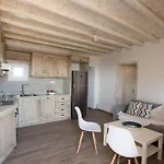 Jakie Villa *