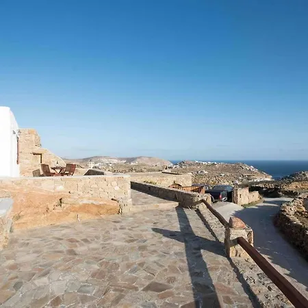 Jakie Mykonos Town