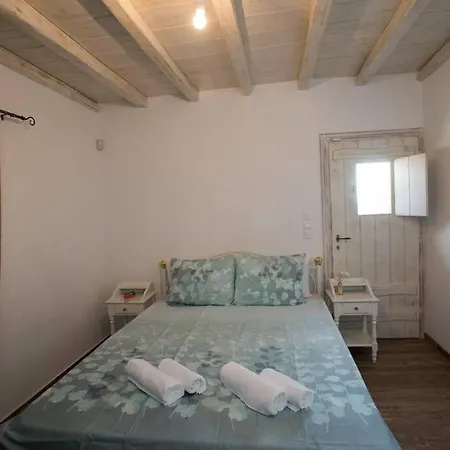 Jakie Mykonos Town
